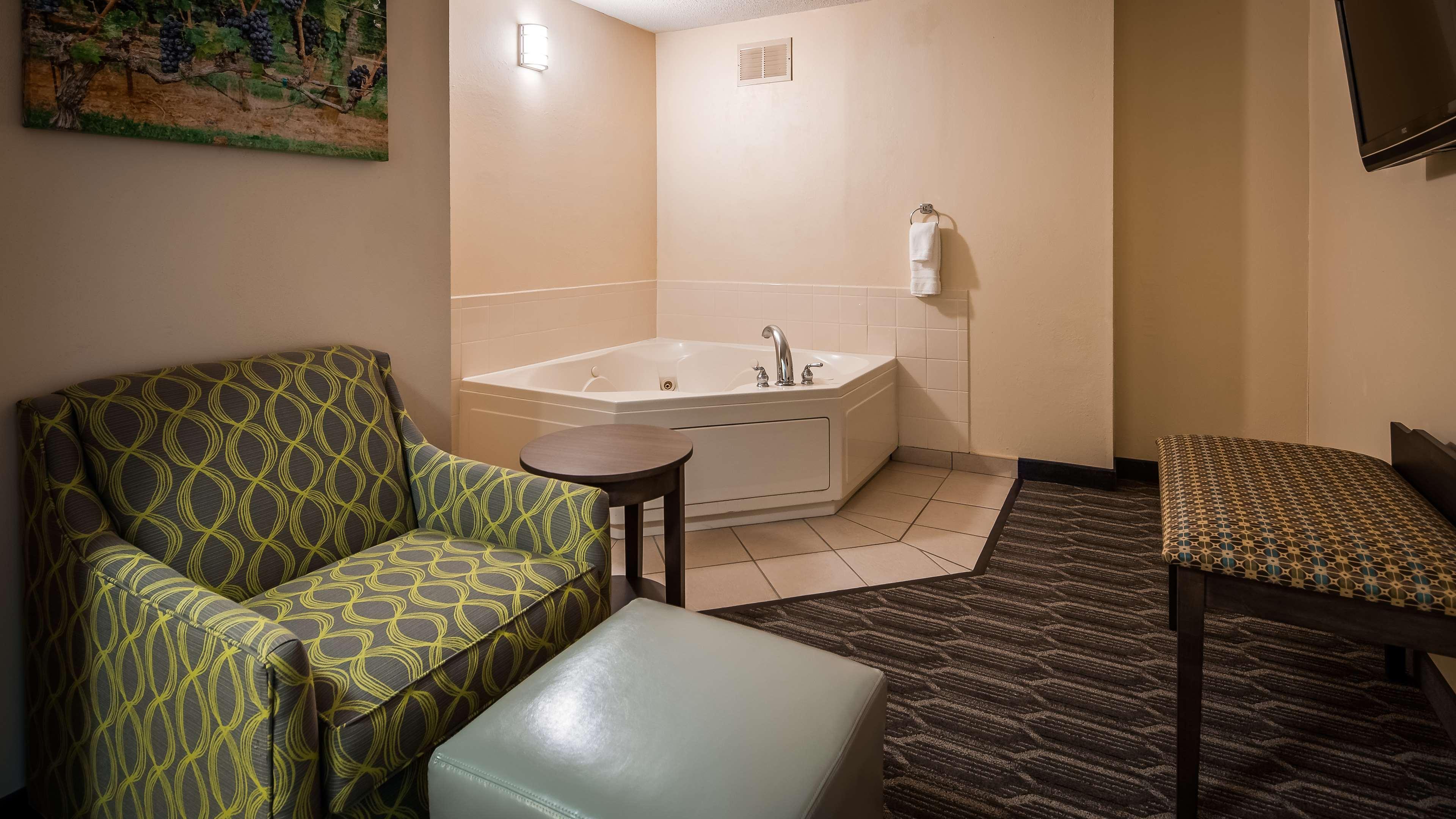 Best Western Plus Yadkin Valley Inn & Suites Jonesville Kültér fotó