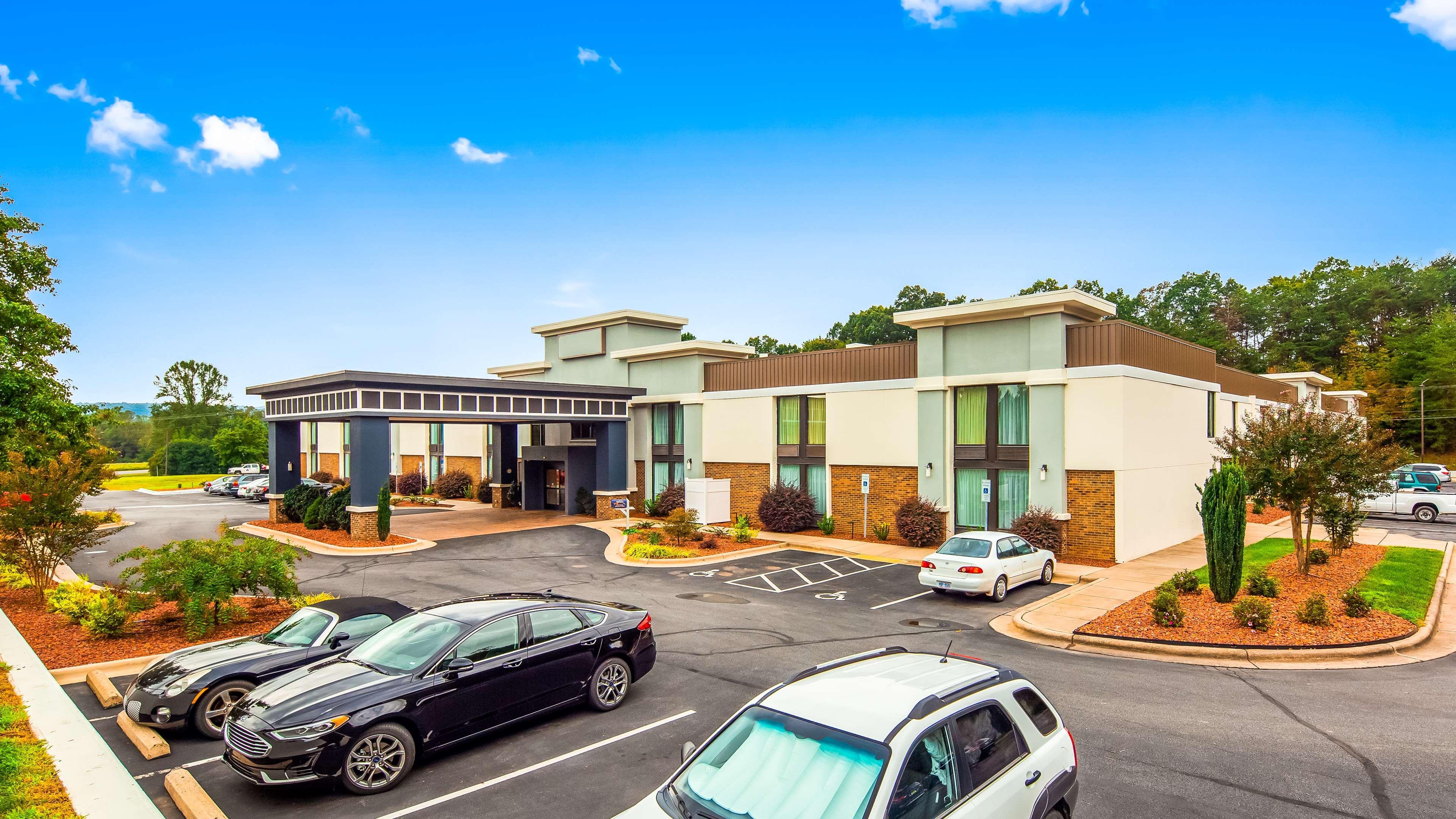 Best Western Plus Yadkin Valley Inn & Suites Jonesville Kültér fotó