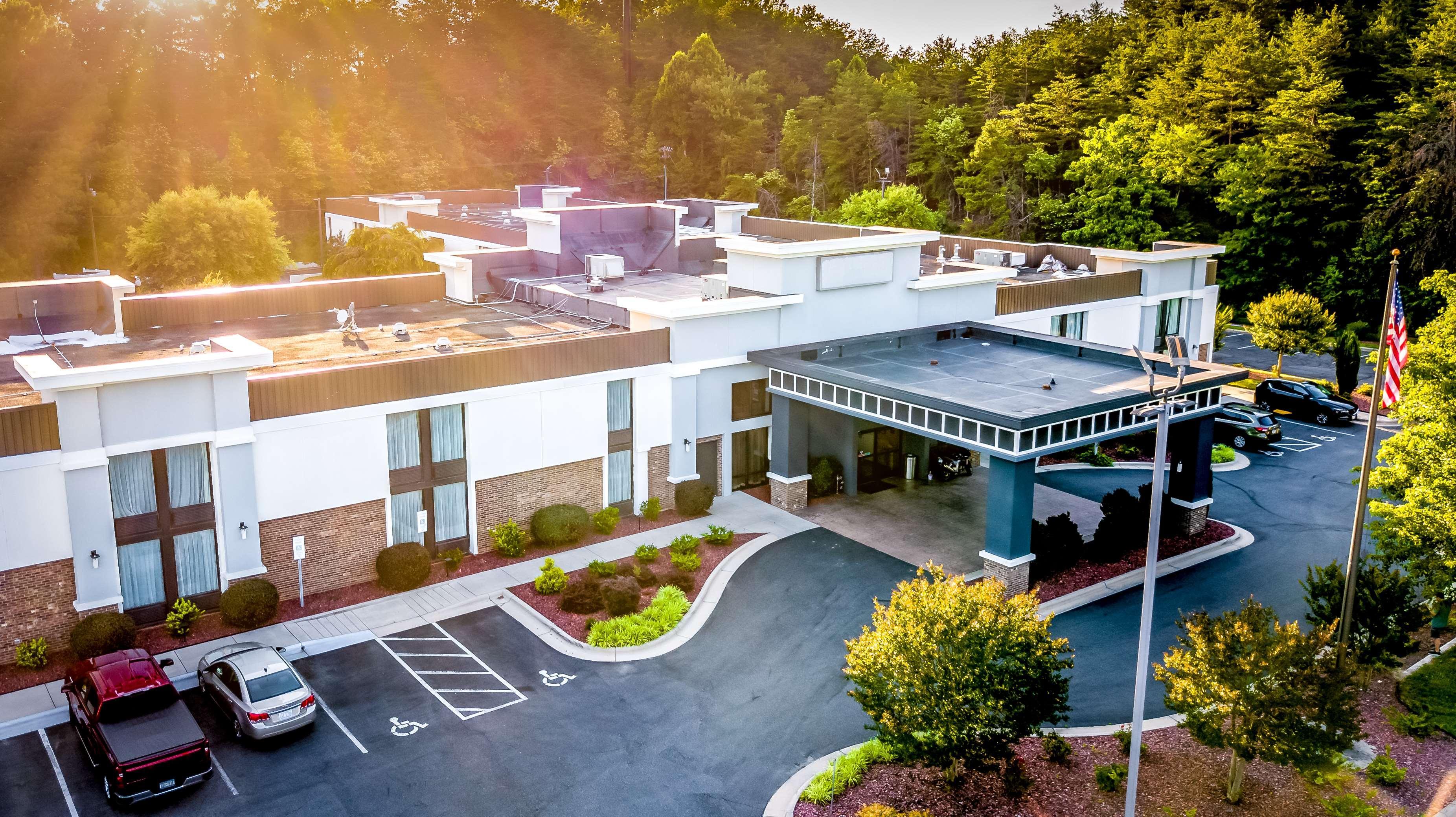 Best Western Plus Yadkin Valley Inn & Suites Jonesville Kültér fotó