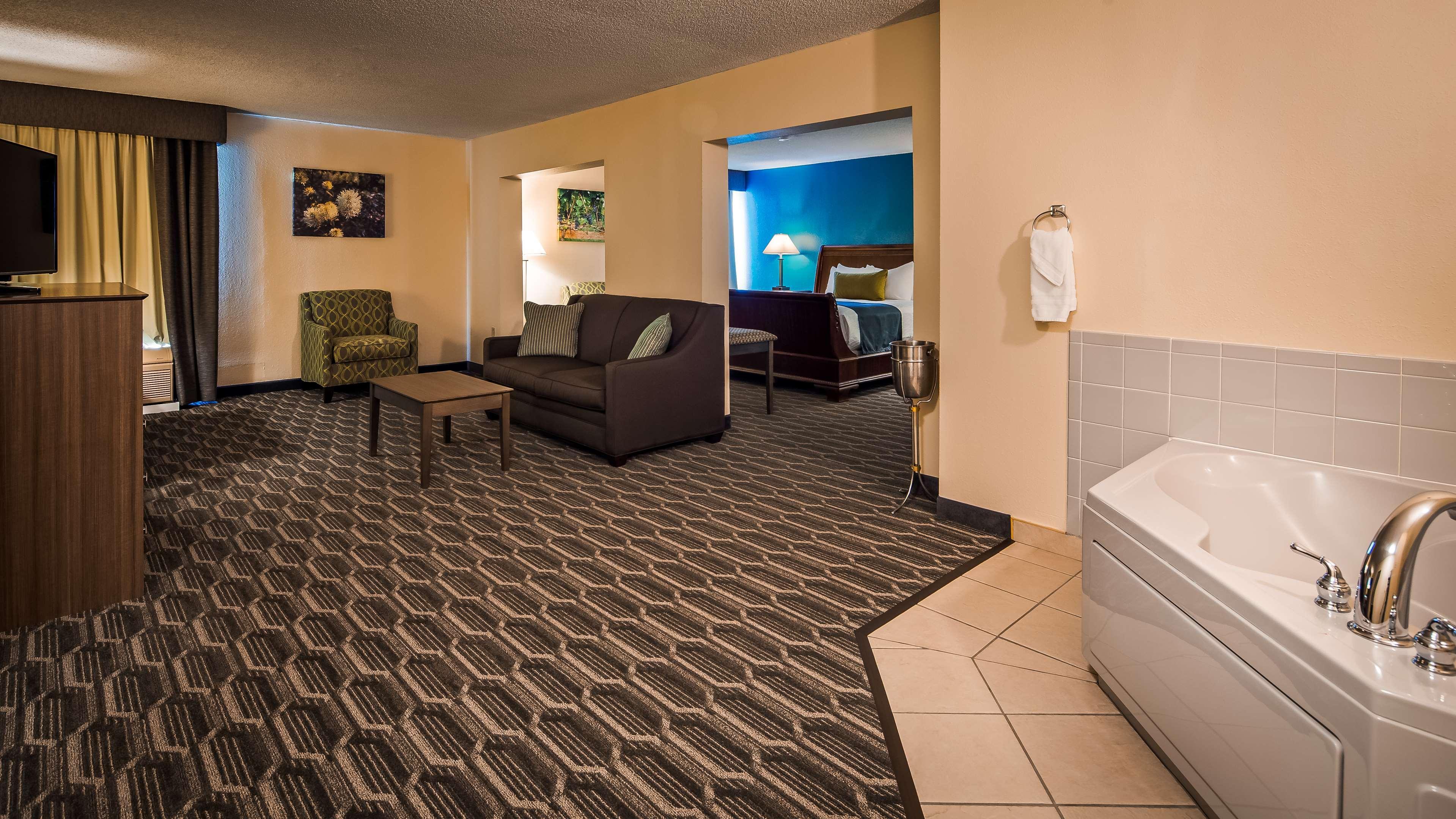 Best Western Plus Yadkin Valley Inn & Suites Jonesville Kültér fotó
