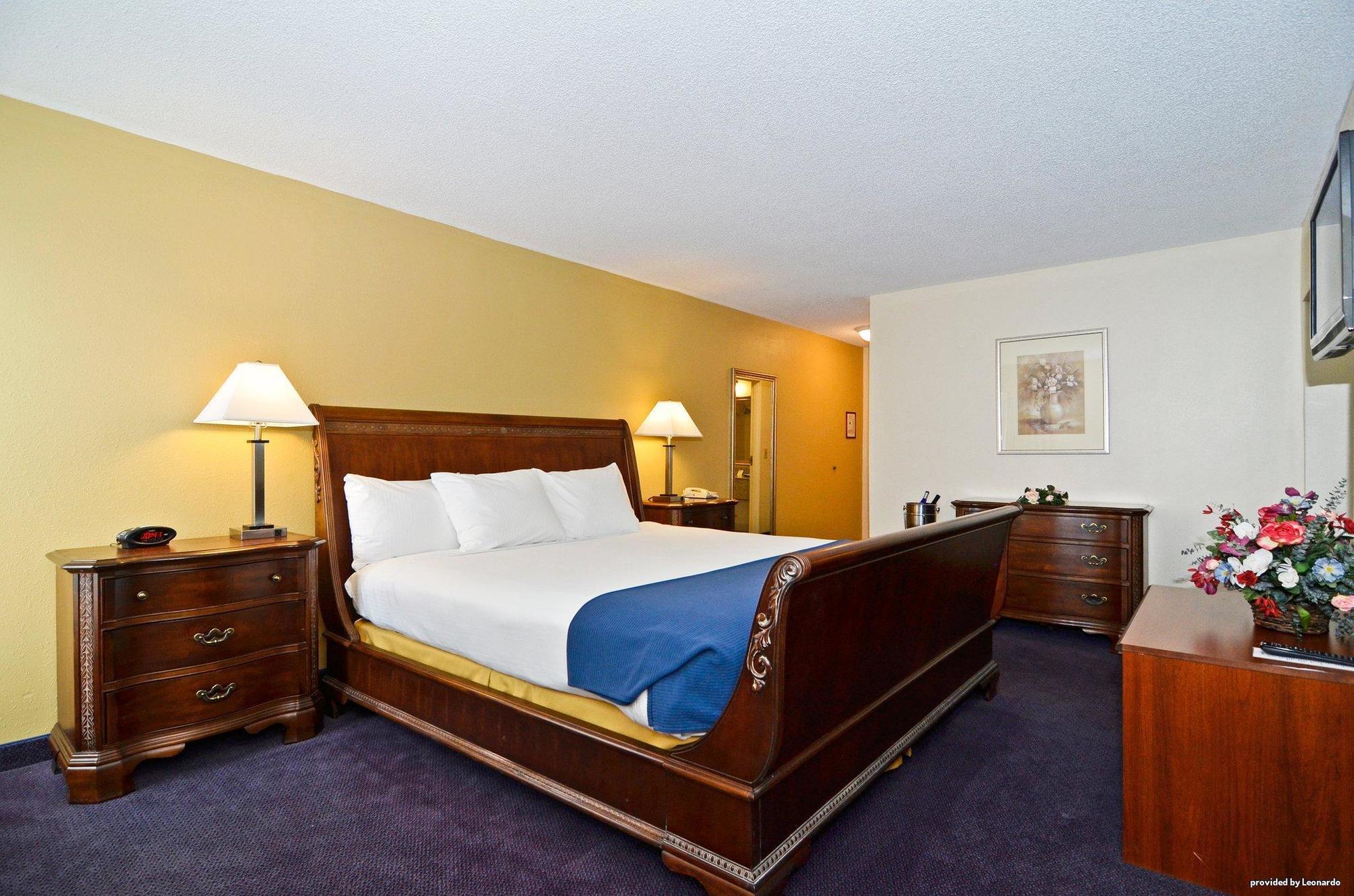Best Western Plus Yadkin Valley Inn & Suites Jonesville Szoba fotó