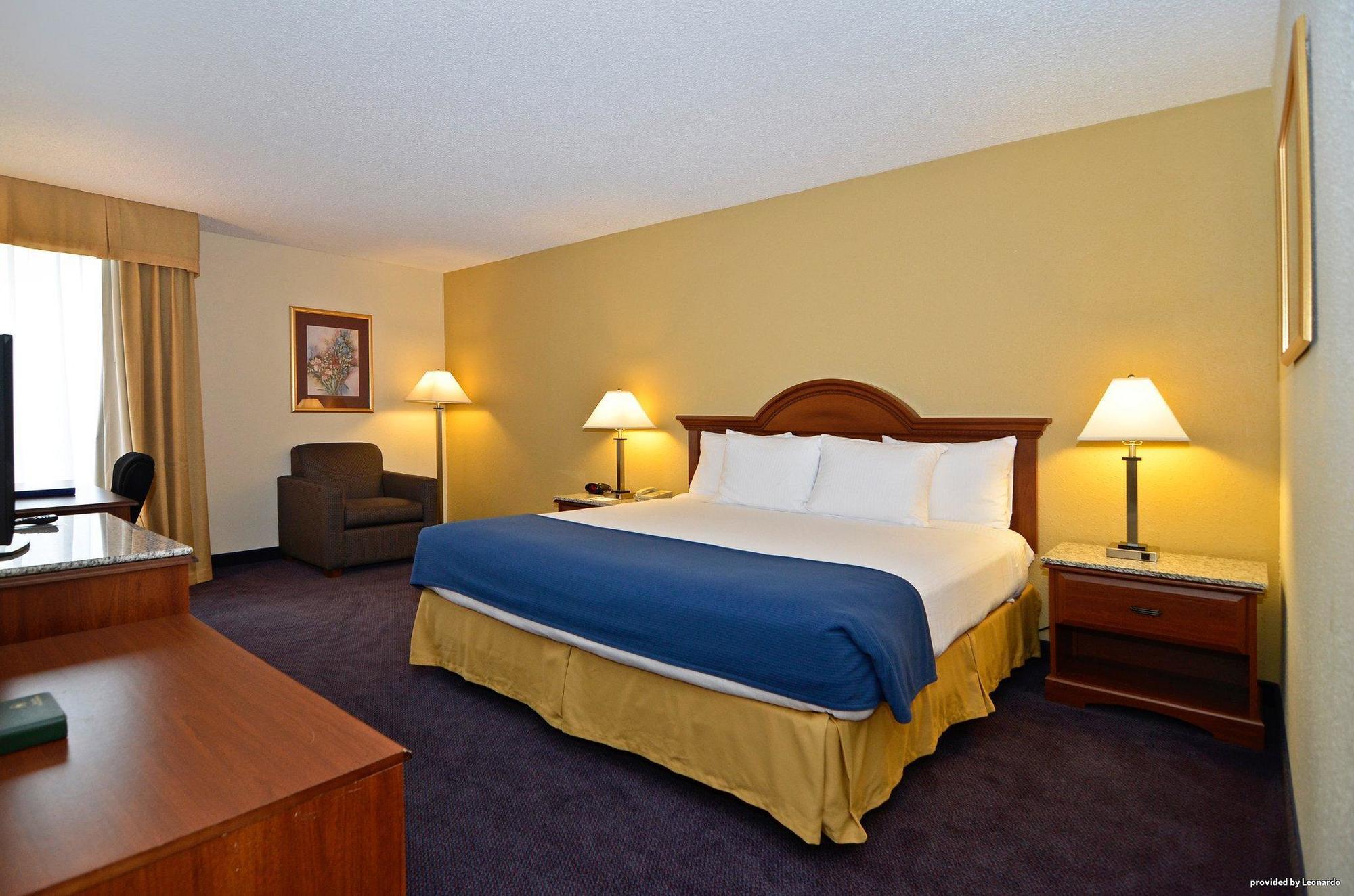 Best Western Plus Yadkin Valley Inn & Suites Jonesville Kültér fotó