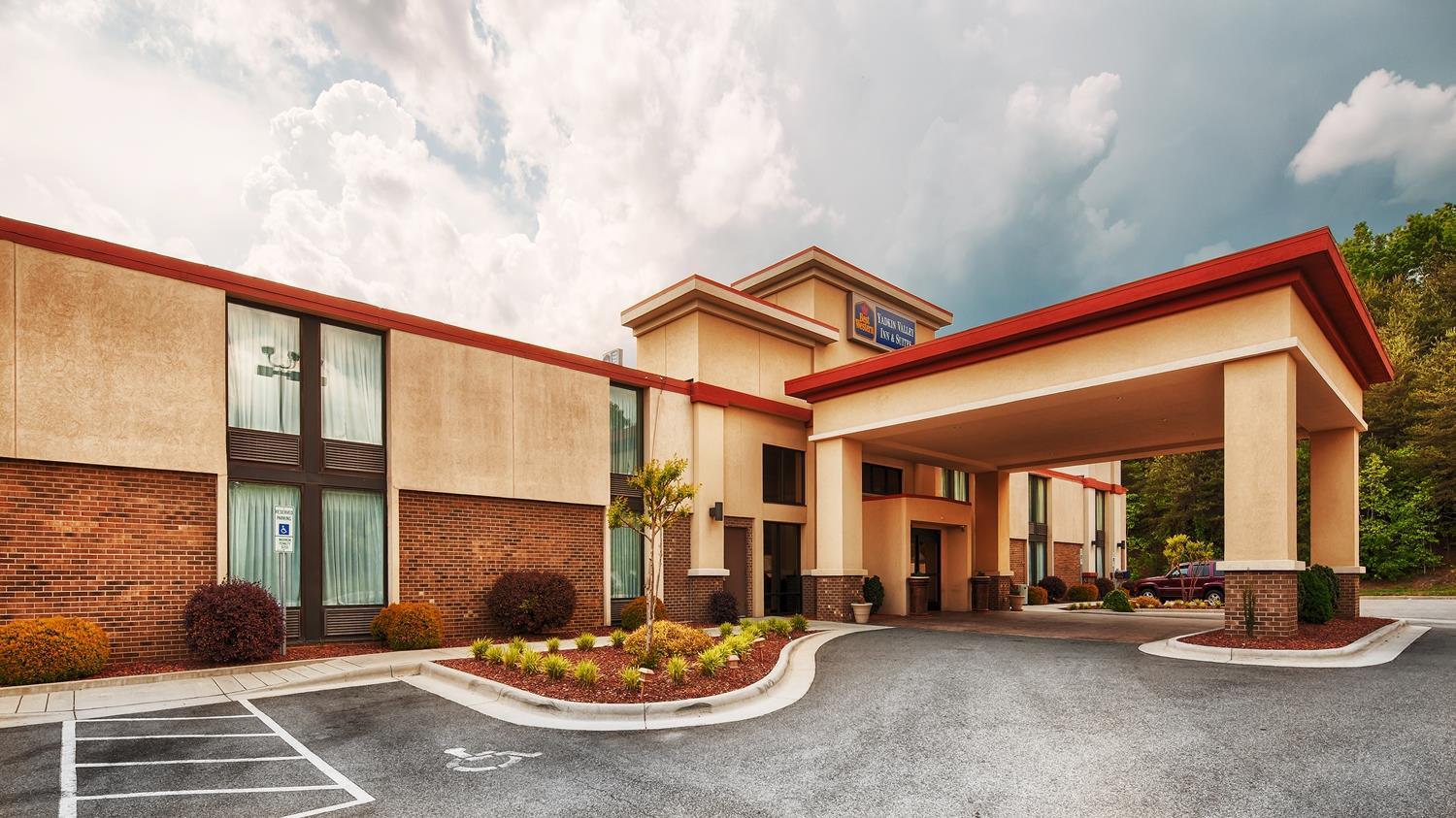 Best Western Plus Yadkin Valley Inn & Suites Jonesville Kültér fotó