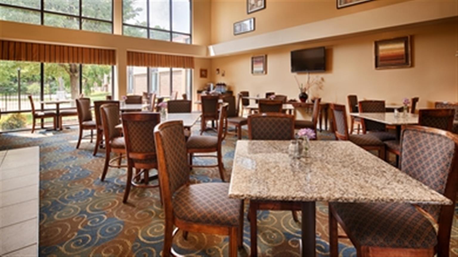 Best Western Plus Yadkin Valley Inn & Suites Jonesville Kültér fotó