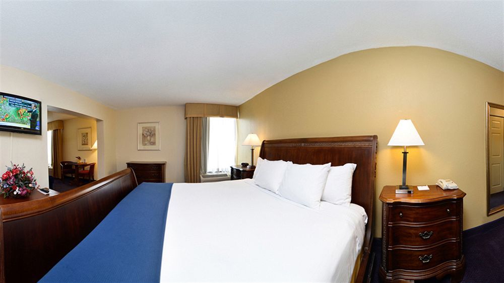 Best Western Plus Yadkin Valley Inn & Suites Jonesville Kültér fotó